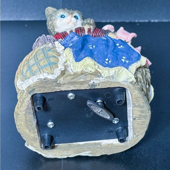 Vintage Mischievous Tabby Cat In Basket Resin Music Box Kitsch Whimsical Kitten - Picture 7 of 8
